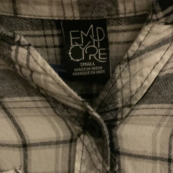 Empcyre black and white long flannel - Picture 3 of 3